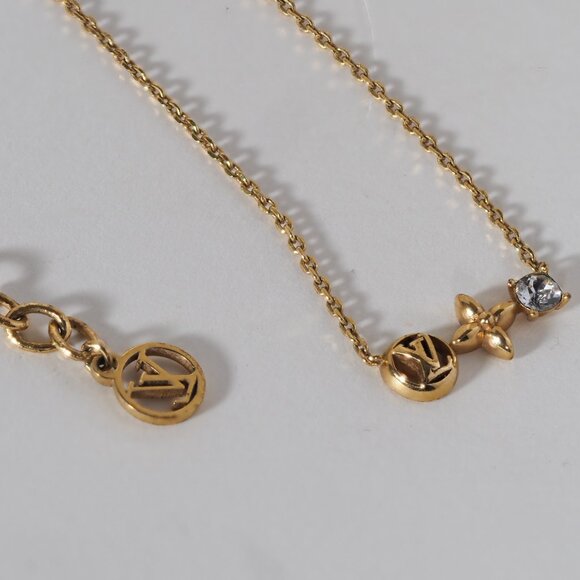 Louis Vuitton Essential V Flower Necklace in Gold-Tone with Crystal - Picture 7 of 8